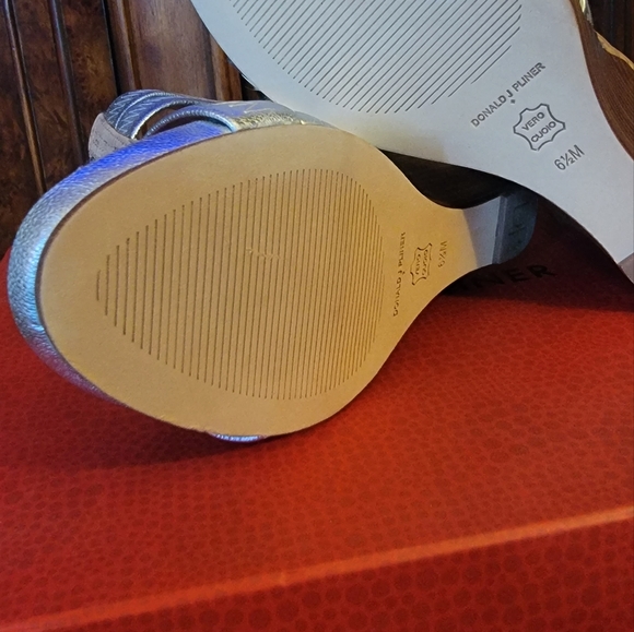 ‼️SOLD‼️🌟NIB🌟 Donald J Pliner Ginge-CD Wedge Sandal, Cork and Silver, Sz 6.5 - Picture 7 of 10